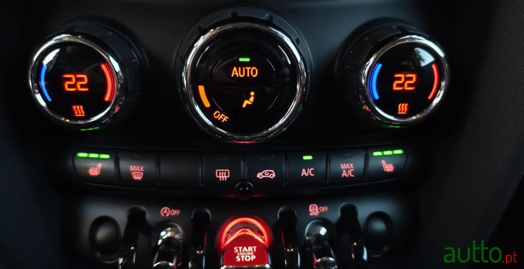 2017' MINI One Standard photo #5