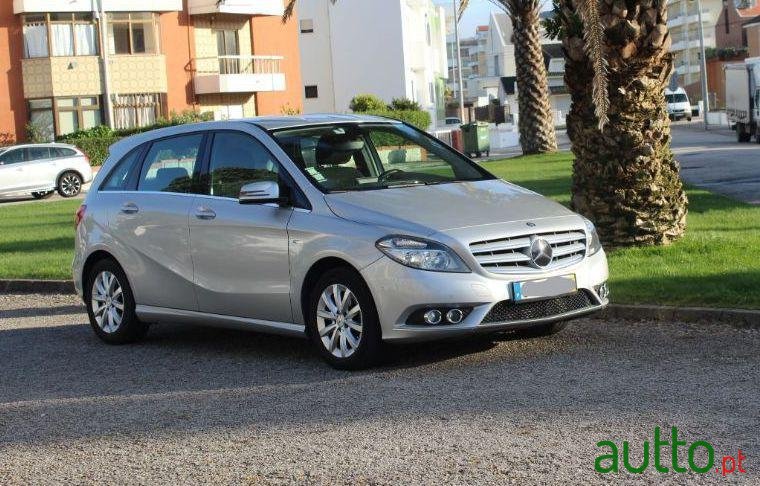 2012' Mercedes-Benz B-180 photo #2