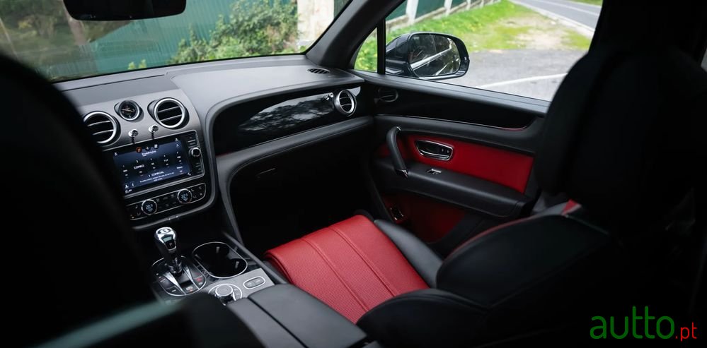 2017' Bentley Bentayga V8 photo #5