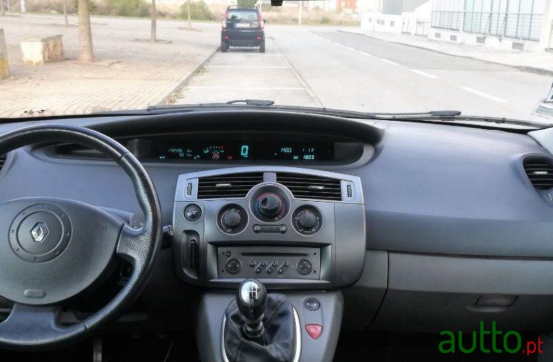 2006' Renault Grand Scenic photo #1