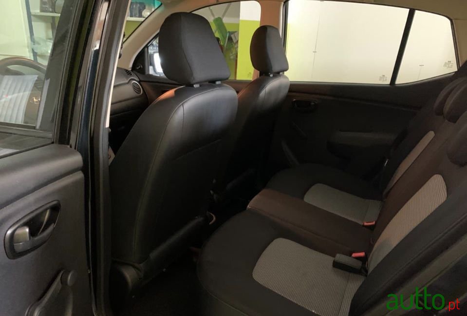 2010' Hyundai i10 photo #3