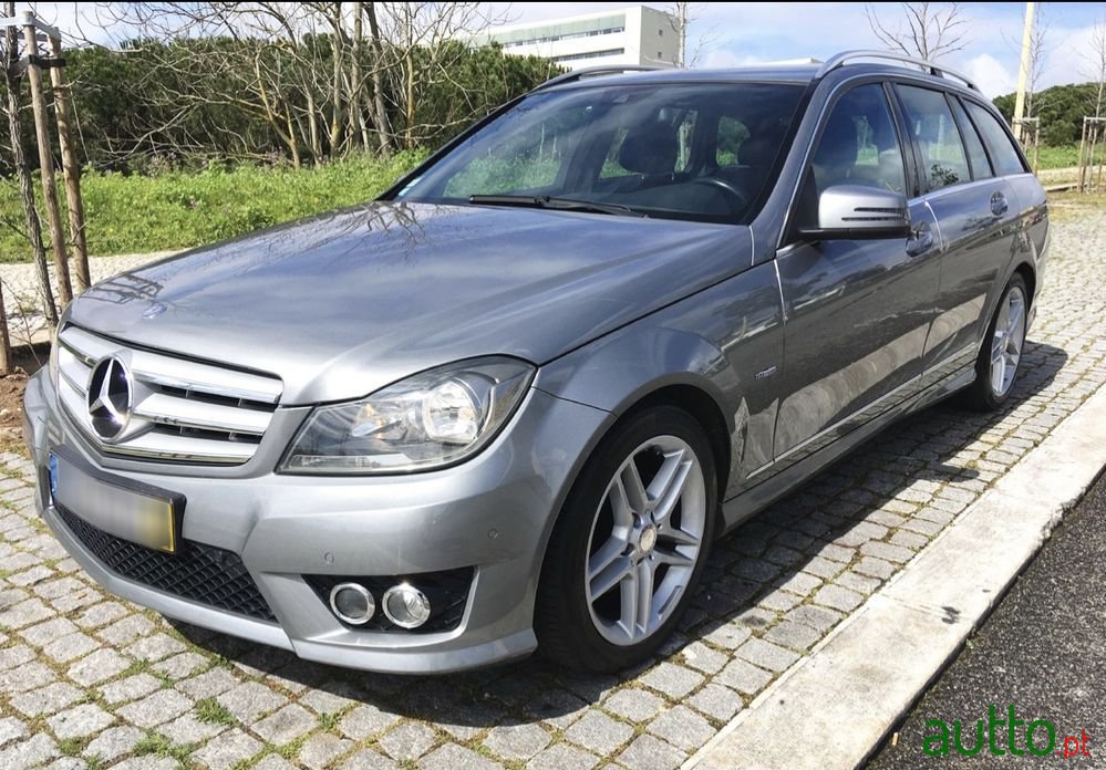 2011' Mercedes-Benz C 220 photo #2