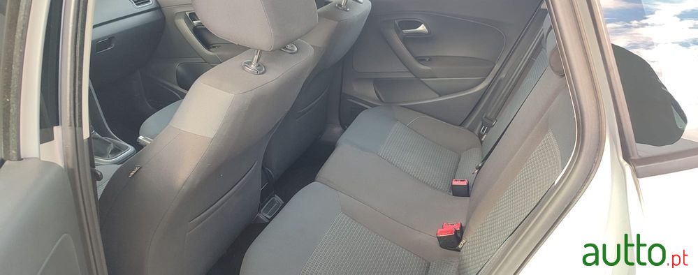 2014' Volkswagen Polo photo #4