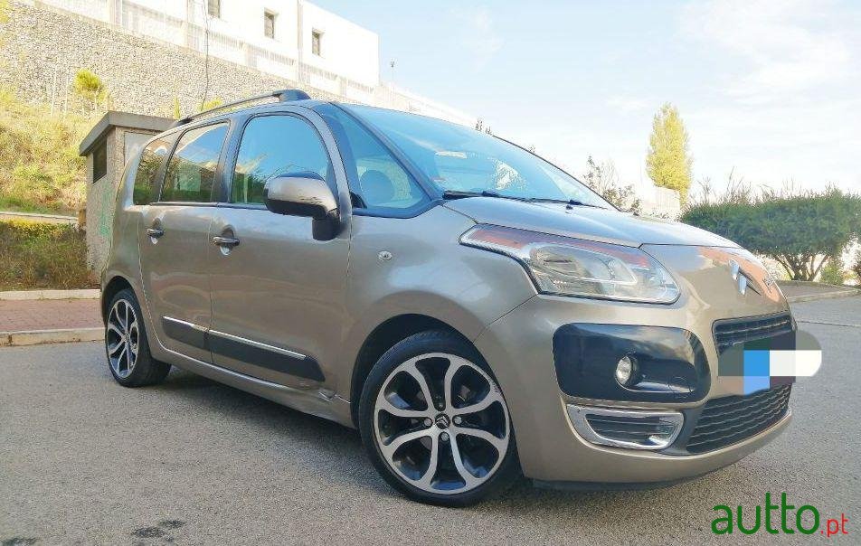 2010' Citroen C3 Picasso photo #2