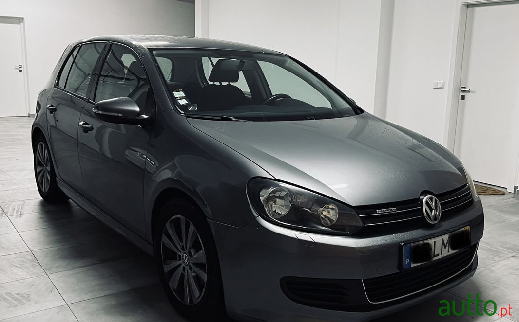 2011' Volkswagen Golf photo #1