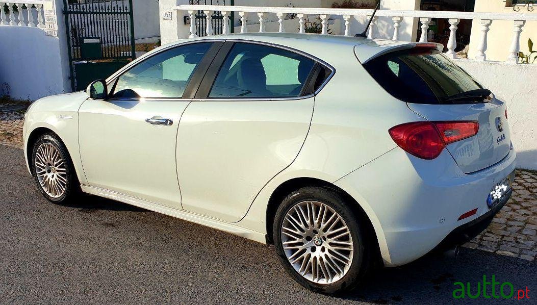 2014' Alfa Romeo Giulietta photo #4