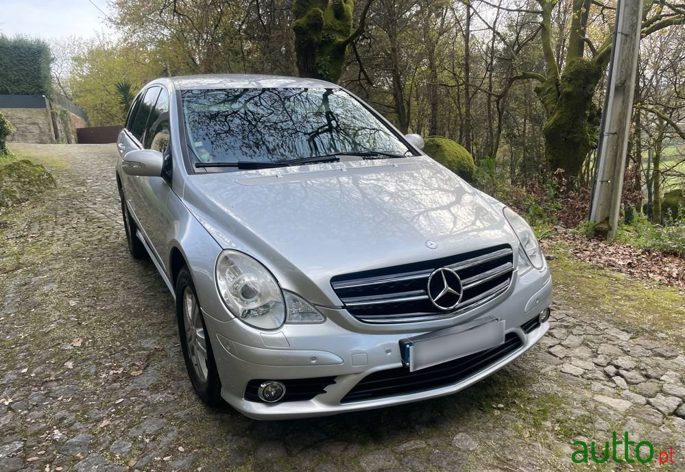 2010' Mercedes-Benz Classe R 4-Matic photo #2