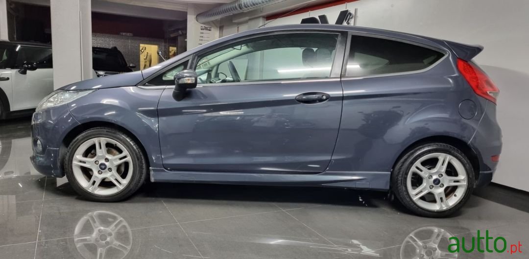 2010' Ford Fiesta photo #2