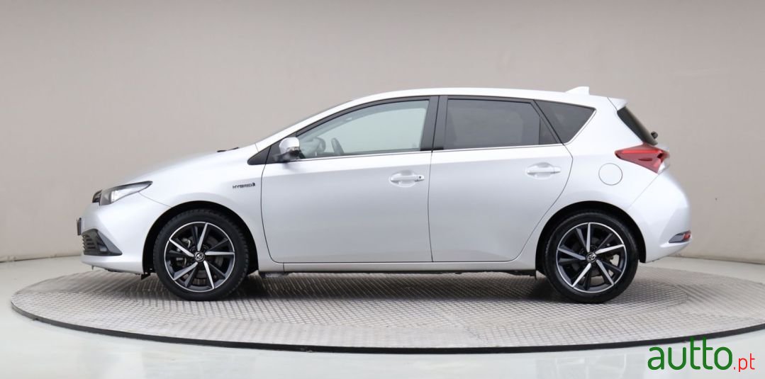 2018' Toyota Auris photo #2