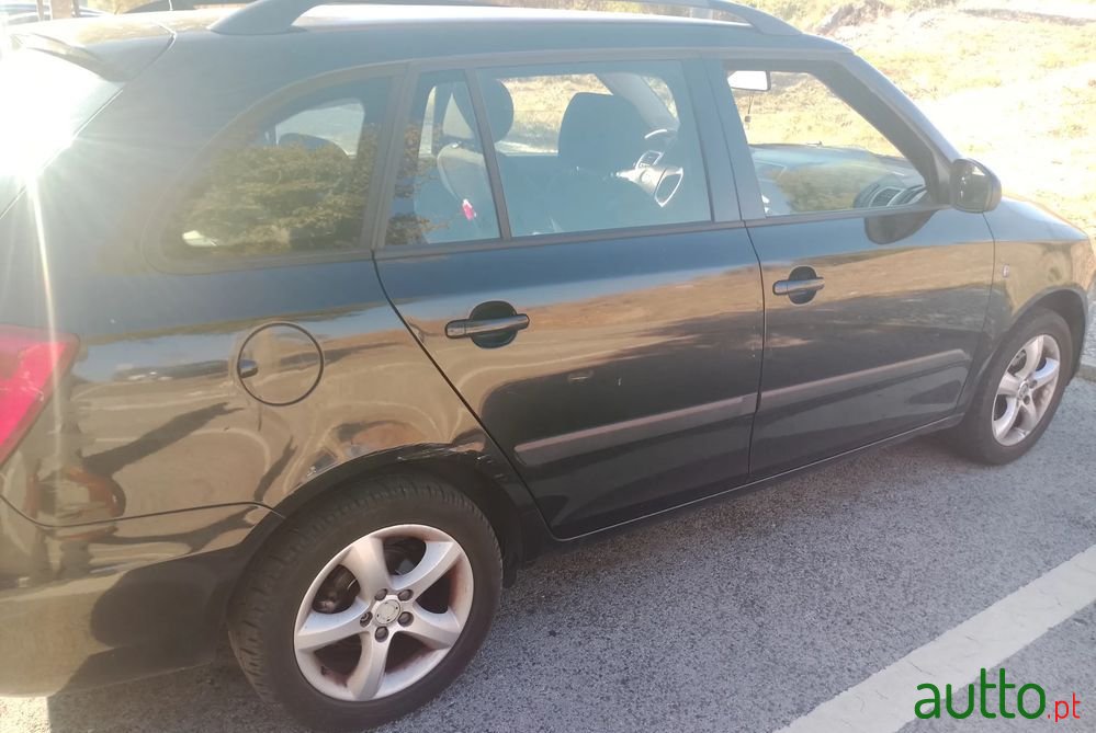2008' Skoda Fabia Break photo #2