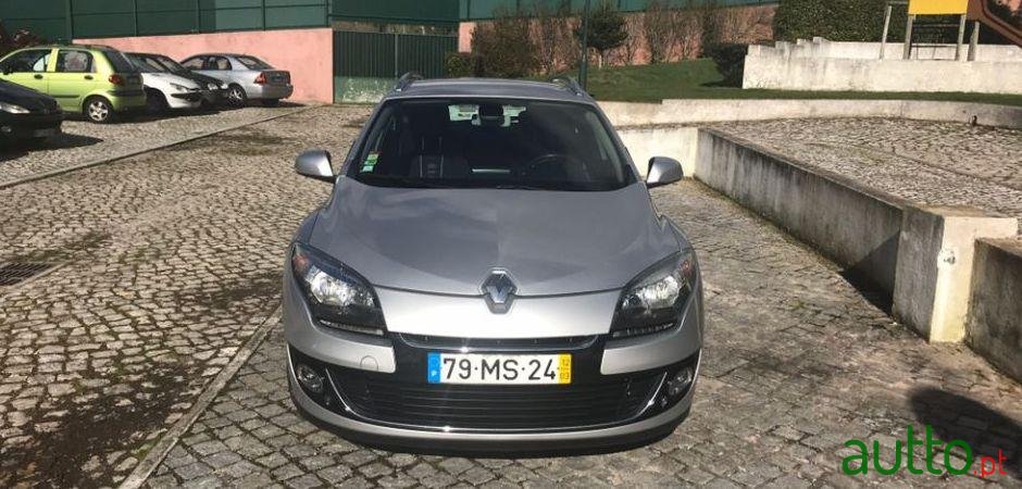 2012' Renault Megane Sport Tourer photo #2