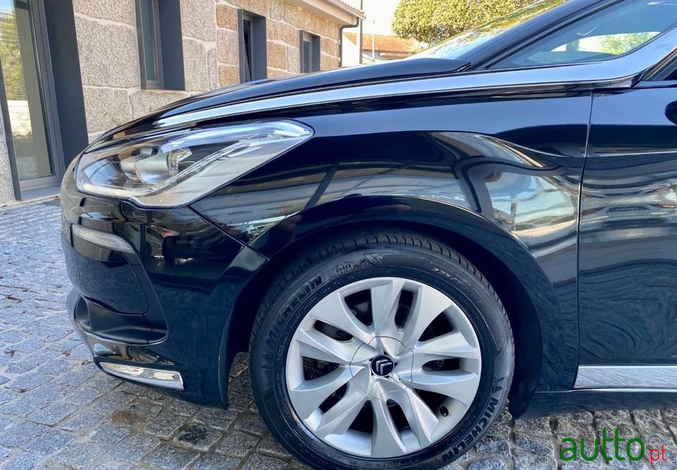 2013' Citroen DS5 photo #5