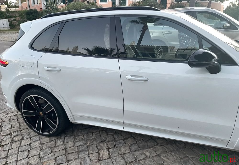 2020' Porsche Cayenne photo #6