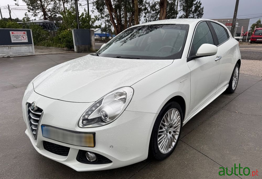 2016' Alfa Romeo Giulietta 1.6 Jtdm photo #1