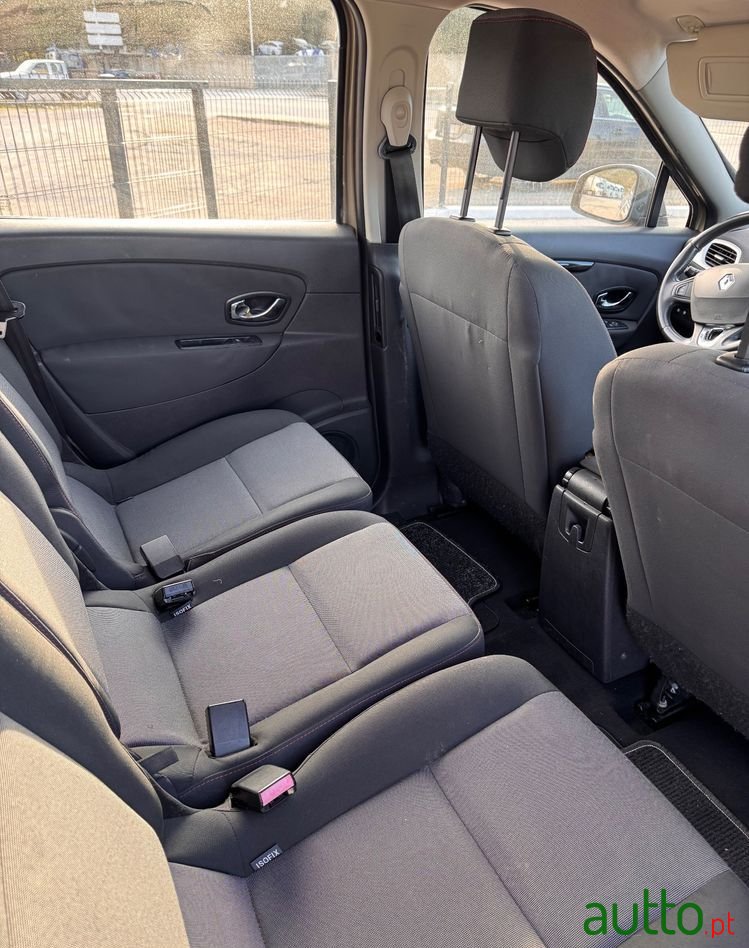 2015' Renault Grand Scenic 1.5 Dci Luxe 7L photo #6