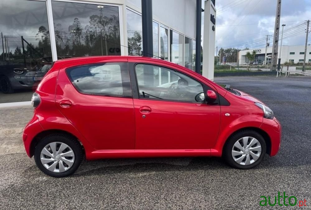 2013' Toyota Aygo photo #2