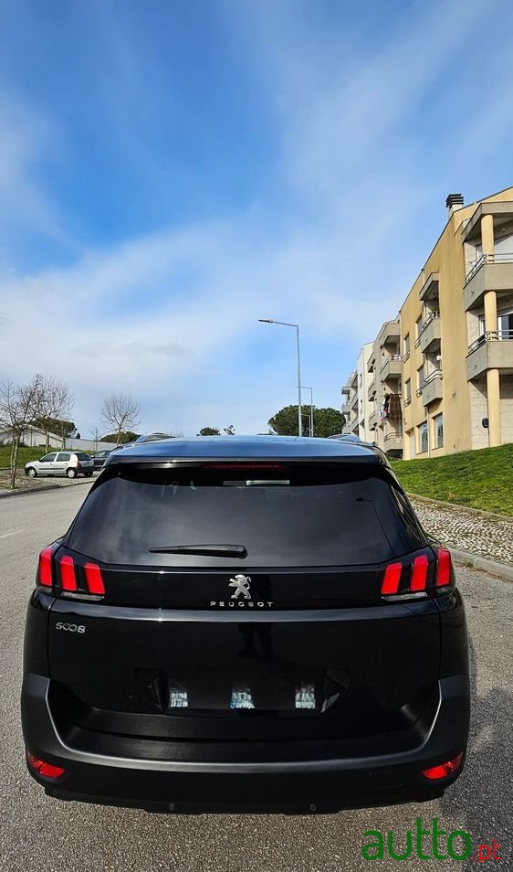 2020' Peugeot 5008 photo #3
