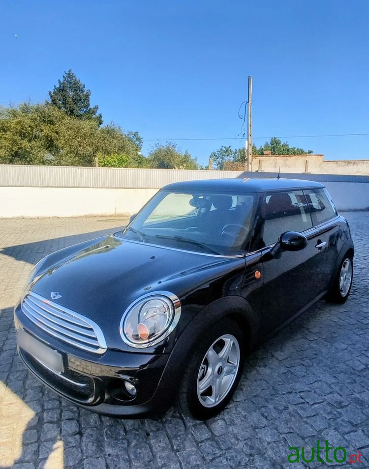 2013' MINI Cooper D 3 Portas photo #2