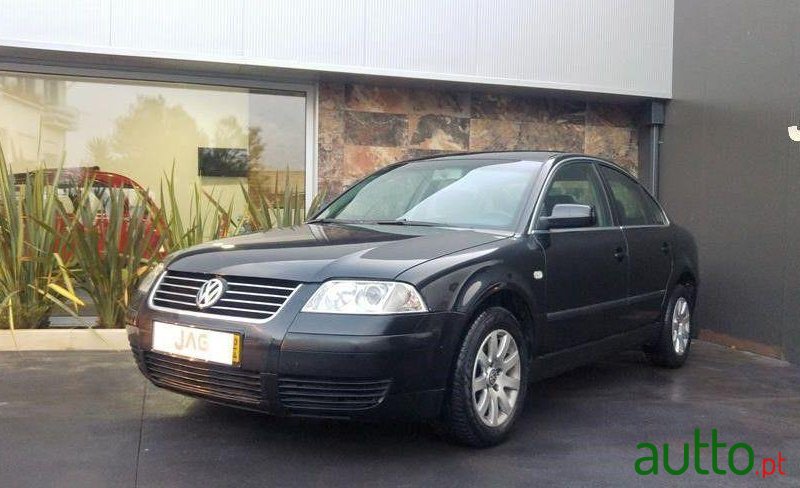 2003' Volkswagen Passat 1.9 Tdi 130 Cv photo #1