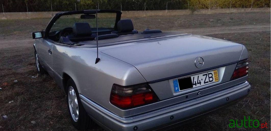 1995' Mercedes-Benz E-220 photo #2