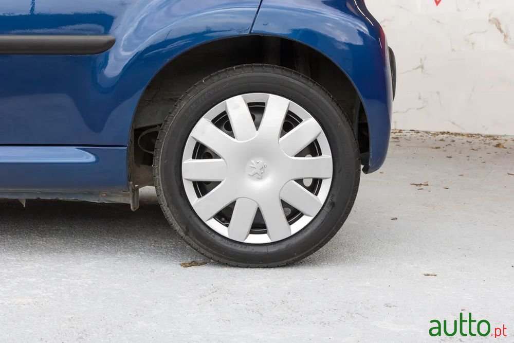 2006' Peugeot 107 1.0 Trendy photo #6