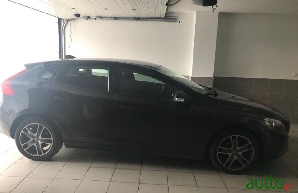 2013' Volvo V40 photo #3