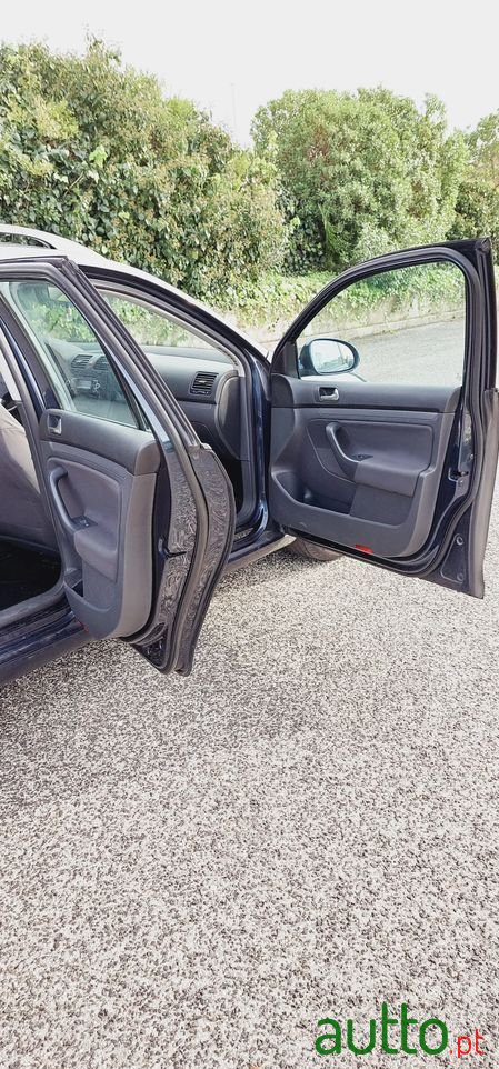 2009' Volkswagen Golf photo #6