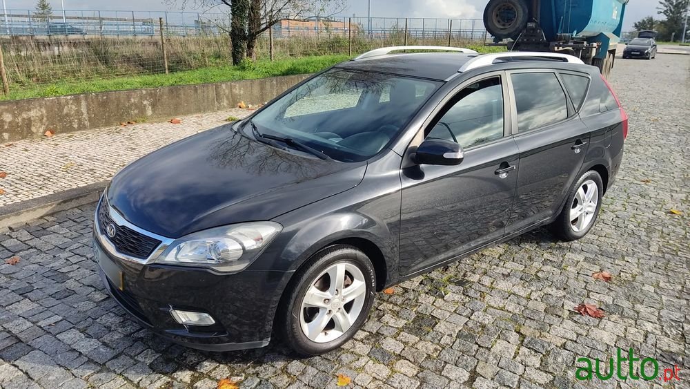 2010' Kia Ceed Sw photo #2