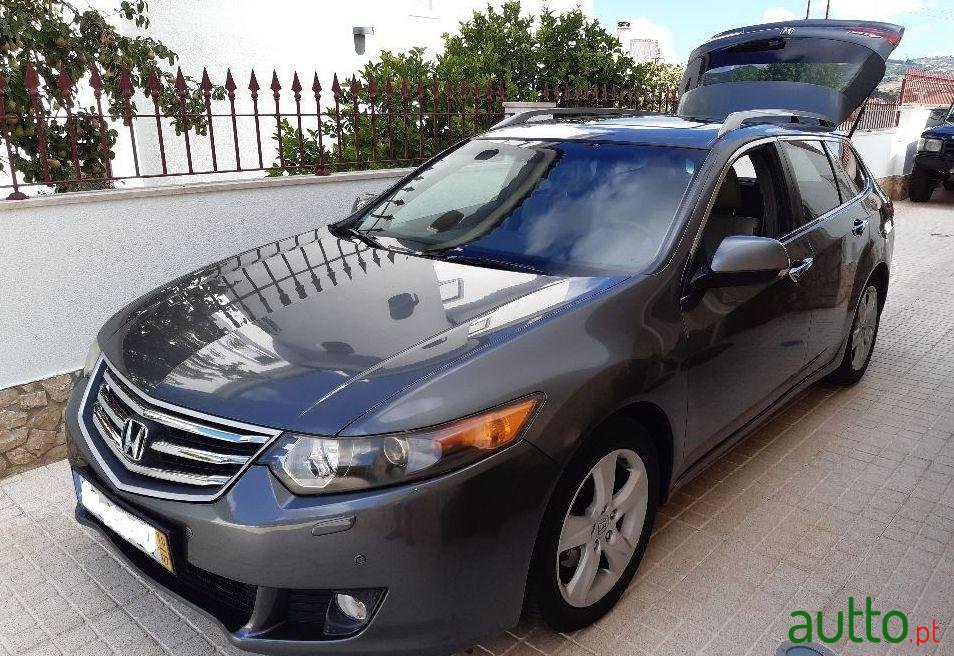 2010' Honda Accord Tourer photo #2
