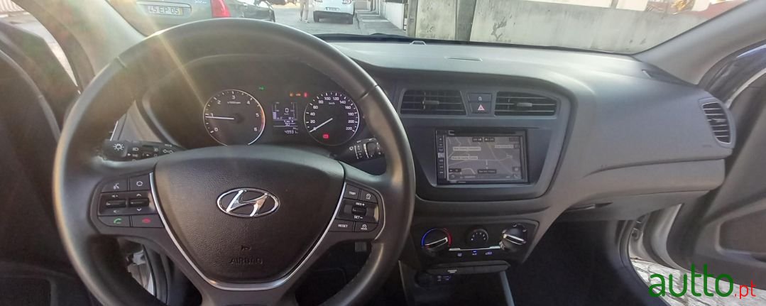 2016' Hyundai i20 photo #2