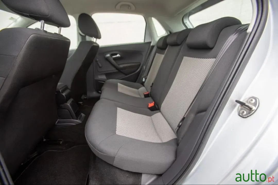 2012' Volkswagen Polo photo #4