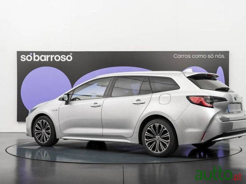 2020' Toyota Corolla Touring Sports photo #2