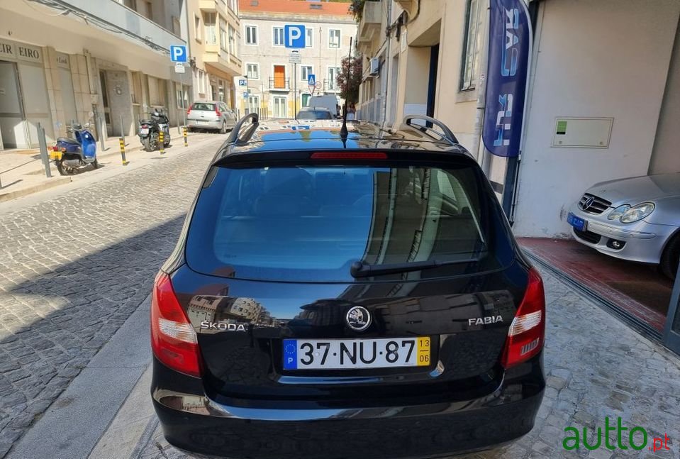 2013' Skoda Fabia Break photo #5