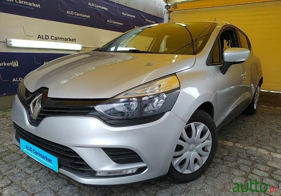2019' Renault Clio photo #1