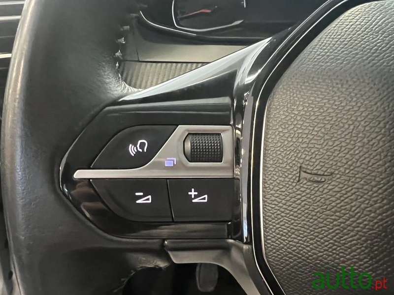 2022' Peugeot 208 photo #3