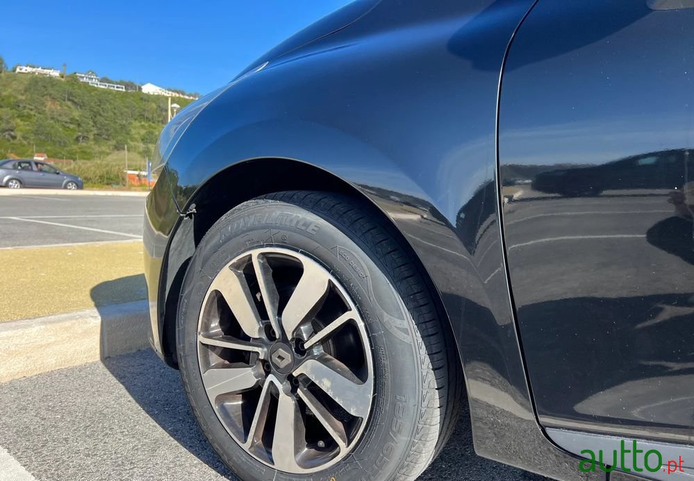 2014' Renault Clio photo #6