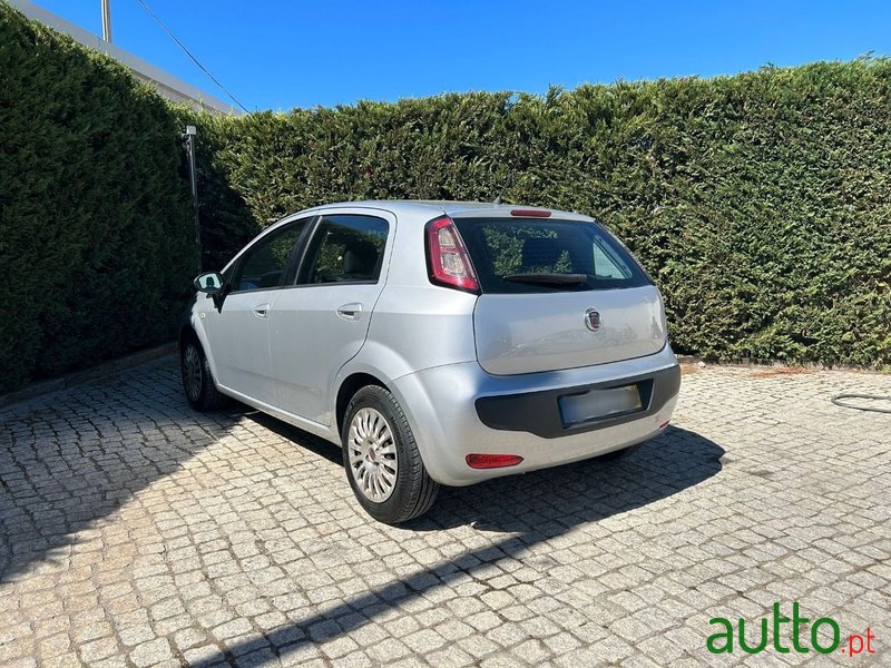 2011' Fiat Punto Evo photo #4