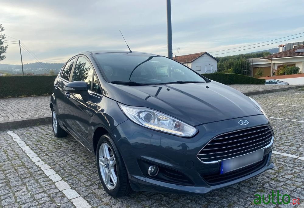2013' Ford Fiesta photo #3