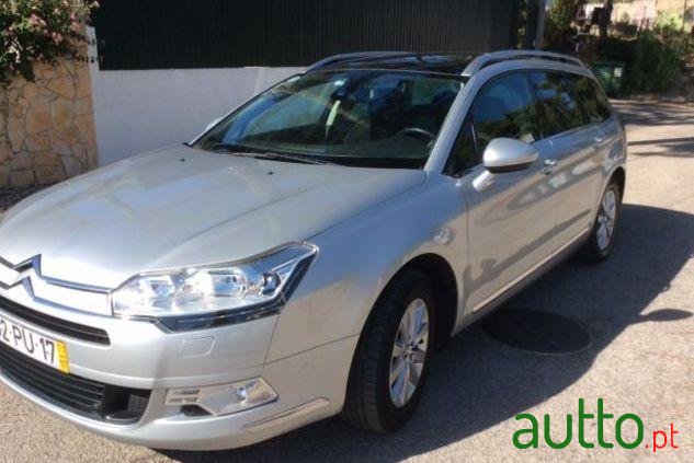 2011' Citroen C5 Tourer photo #3