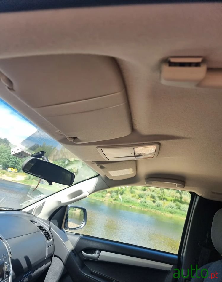 2015' Isuzu D-Max photo #2