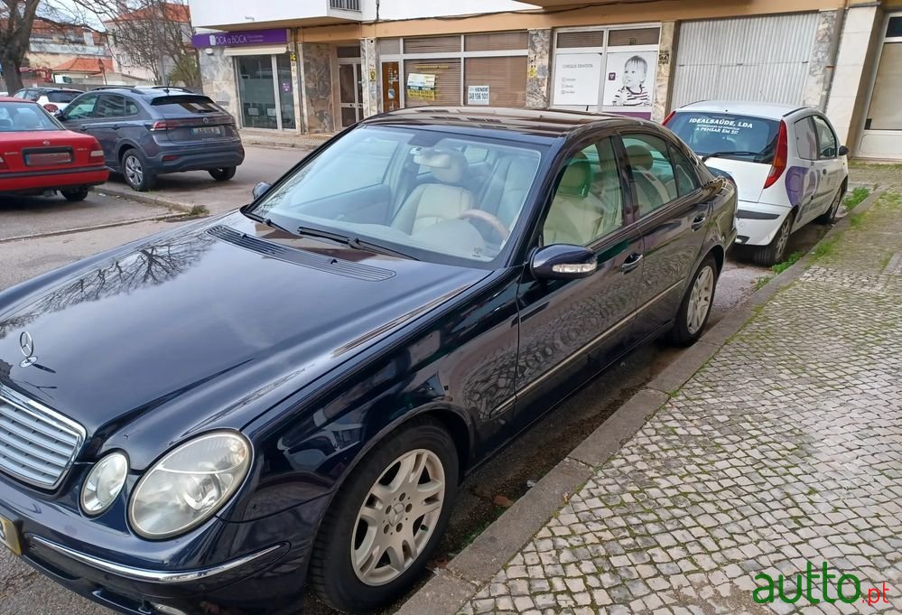 2004' Mercedes-Benz Classe E Cdi Elegance photo #1