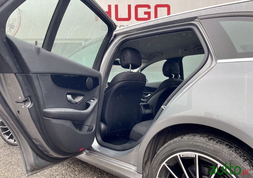 2015' Mercedes-Benz C-200 photo #6