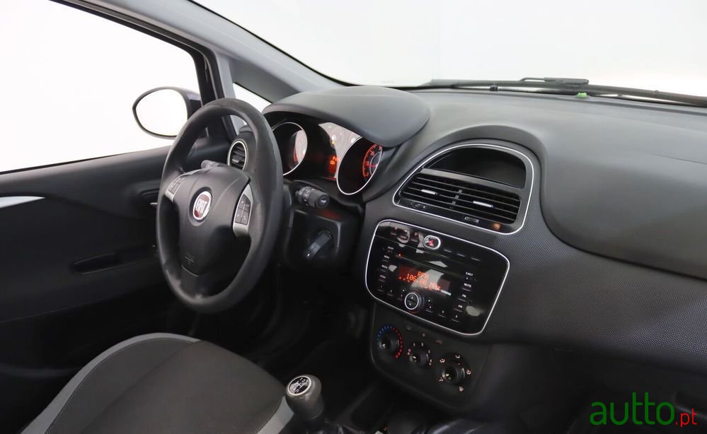 2012' Fiat Punto photo #5