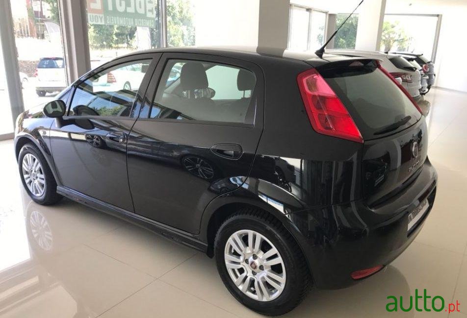 2015' Fiat Punto photo #2