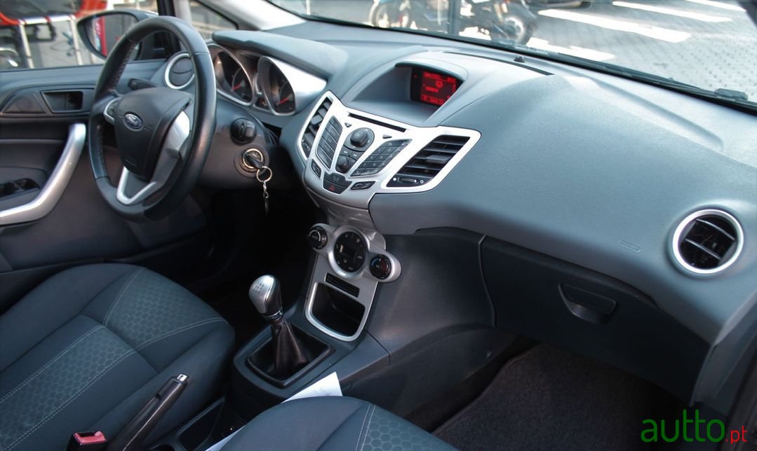 2010' Ford Fiesta photo #6