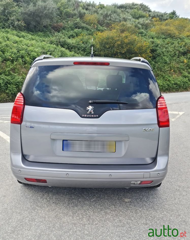 2015' Peugeot 5008 photo #4