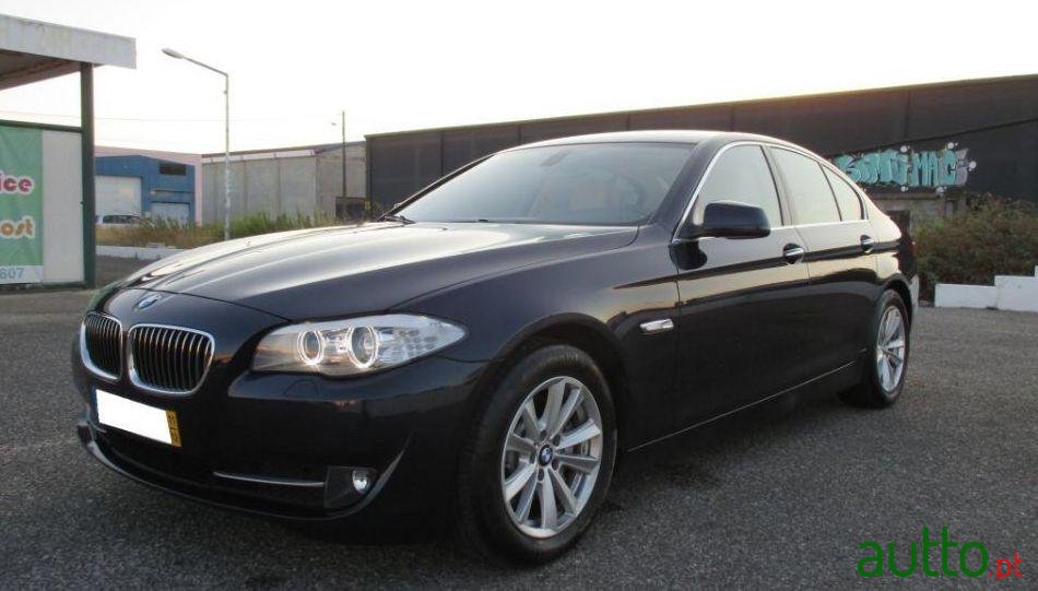 2011' BMW 525 photo #1