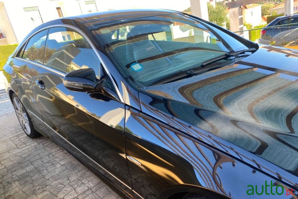 2009' Mercedes-Benz E-250 photo #2