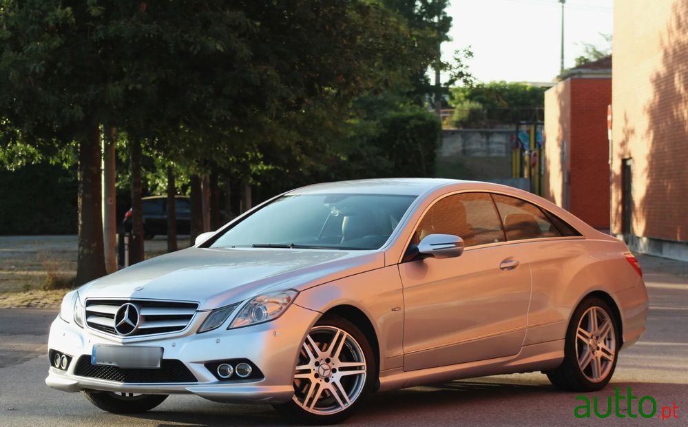 2009' Mercedes-Benz E 250 photo #1