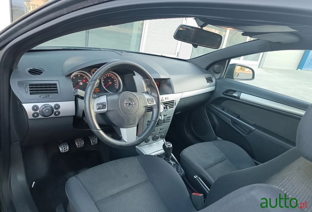 2007' Opel Astra Gtc 1.3 Cdti photo #1